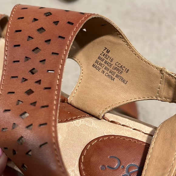 brown sandals - Picture 2 of 3